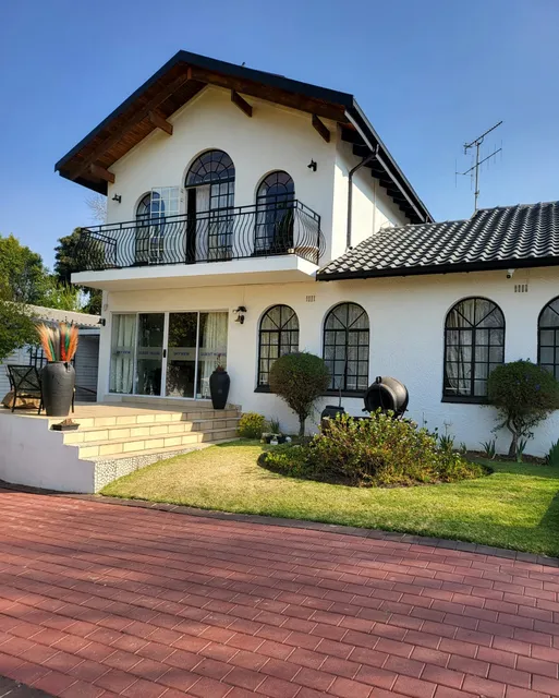 SKY VIEW GUEST HOUSE RANDPARK RIDGE.