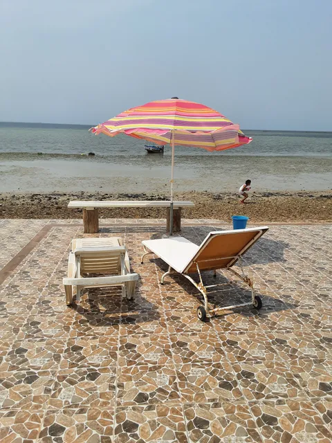 Pieds Dans L'eau a Kerkennah