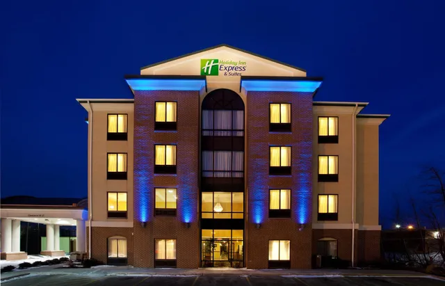 Holiday Inn Express & Suites Cleveland-Richfield by IHG