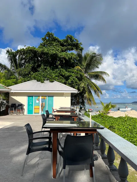 Tarosa Bar and Restaurant