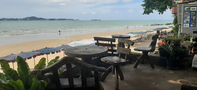 White Beach Bar and Restaurant
