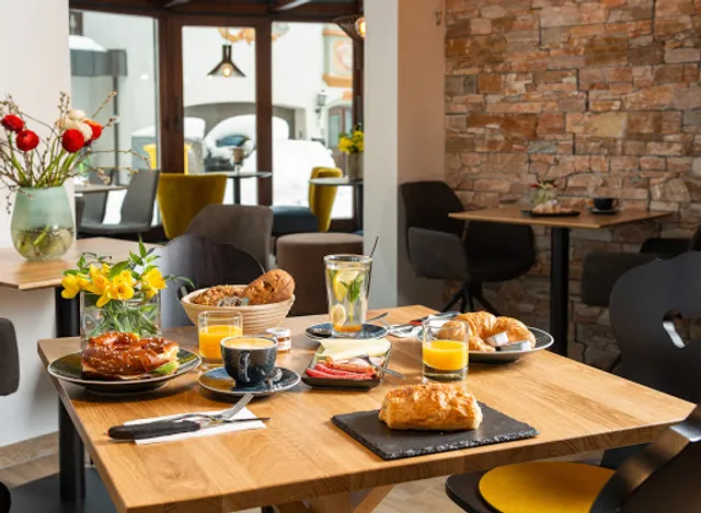 Bäckerei Rieger in Mittenwald mit Selbstbedienungs-Cafe