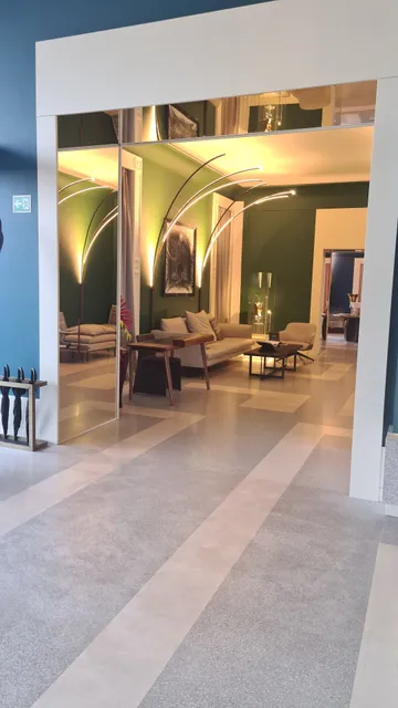 THE NIQ BAR & RESTAURANT