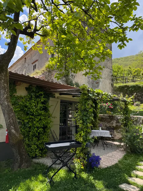 𝙵𝚎𝚕𝚒𝚌𝚒𝚊’𝚜 𝙲𝚘𝚞𝚗𝚝𝚛𝚢 𝙷𝚘𝚞𝚜𝚎 - 𝙰 𝚙𝚎𝚊𝚌𝚎𝚏𝚞𝚕 𝚛𝚎𝚝𝚛𝚎𝚊𝚝