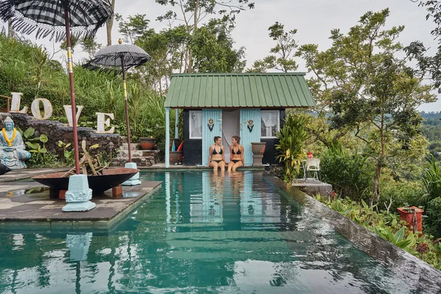 Waterfall Treehouse cabins