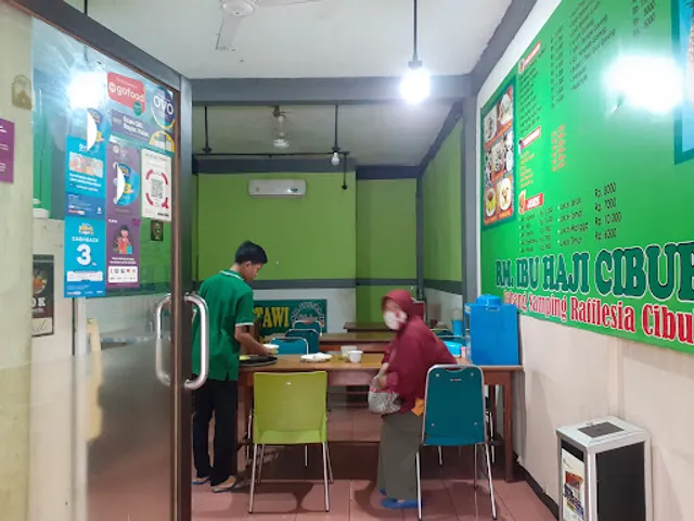 Rm. Ibu haji, soto betawi & ayam goreng. Cibubur