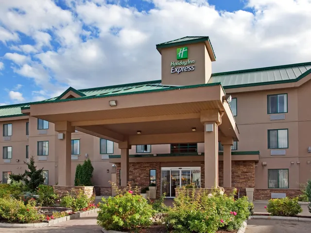 Holiday Inn Express & Suites Vernon by IHG