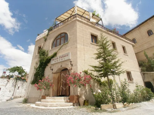 Arch Palace Hotel