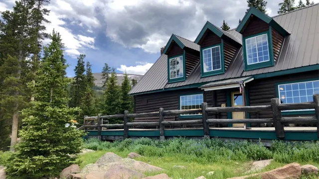 Spirit Lake Lodge