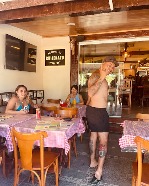 Restaurante Chilenazo Buzios, estamos frente a la plaza