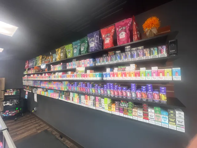 B-Town Vapes & Glass - West End