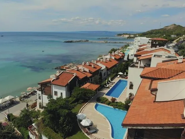 White Coast Beach Apartments