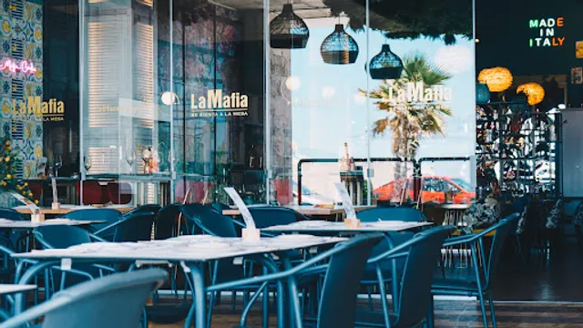 La Mafia se sienta a la mesa