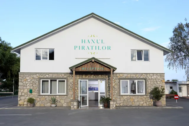 Hanul Piraților Camping Village