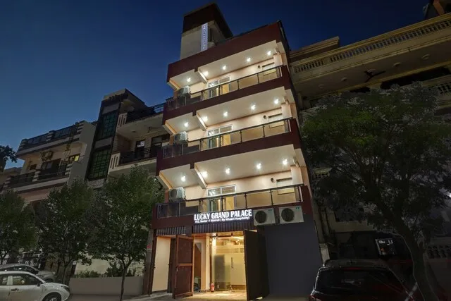 Townhouse Lucky Grand Palace