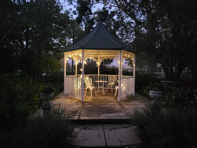 Barry House on Riverton