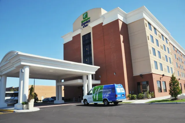 Holiday Inn Express & Suites Norfolk Airport by IHG