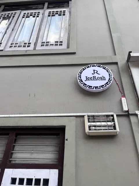 JeeRosh - Bar & Restaurant & Lodge