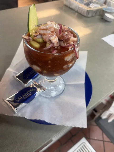 Los Capitanes Mariscos y Taqueria
