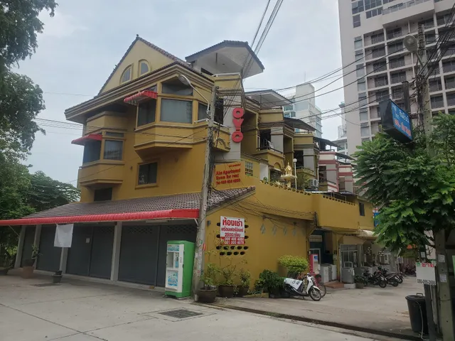 OYO 648 Ake Apartment