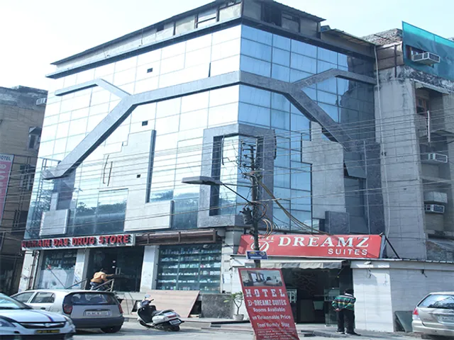 Hotel D - Dreamz Suites