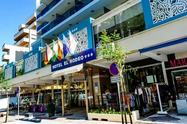 Hotel Monarque El Rodeo