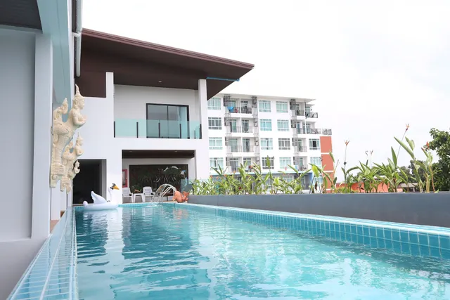 The Thames Pool Access Resort and Villa