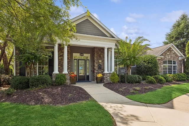 Lakeside Vista Apartments