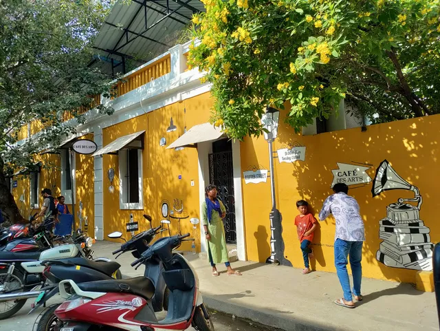 Auro Guest House & Restaurant