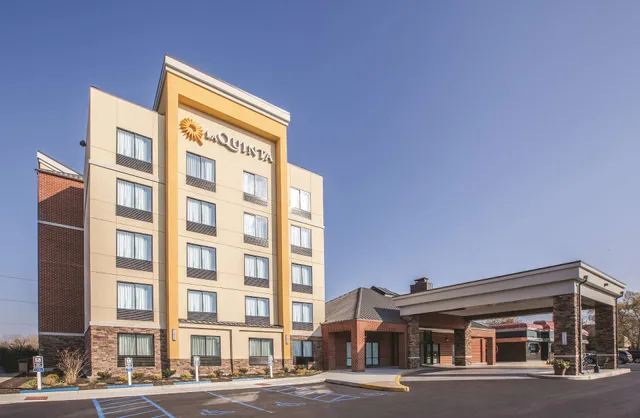 La Quinta Inn & Suites by Wyndham Philadelphia Airport