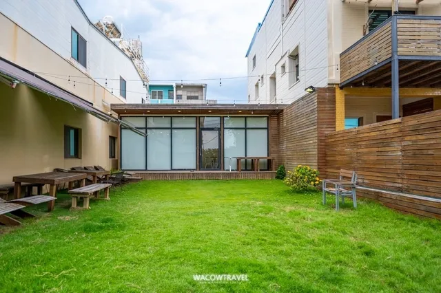 小黑人潛水旅店