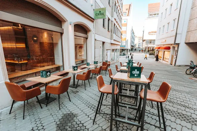 Café & Bar Central Nürnberg Poke Bowl Pasta Salate