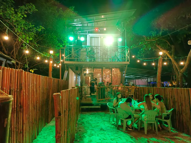 Happy Daze Resort Hotel Mabini