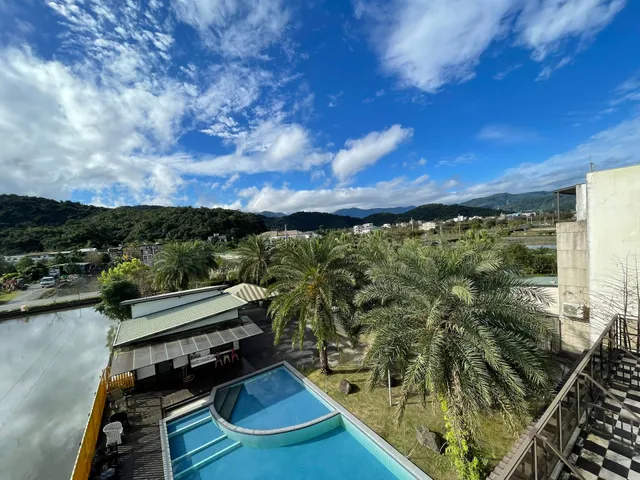 Royalhouse & 藝景居