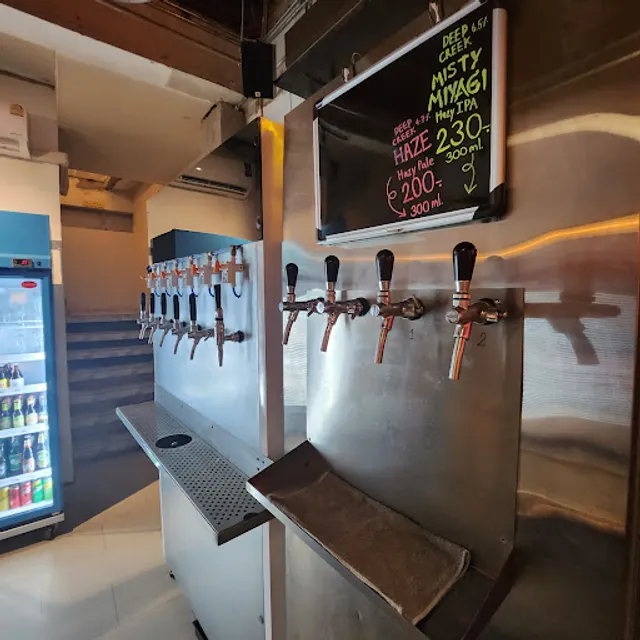 Unkempt bar ช้างม่อย