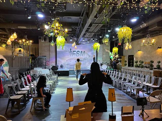 Theme House restaurant & karaoke