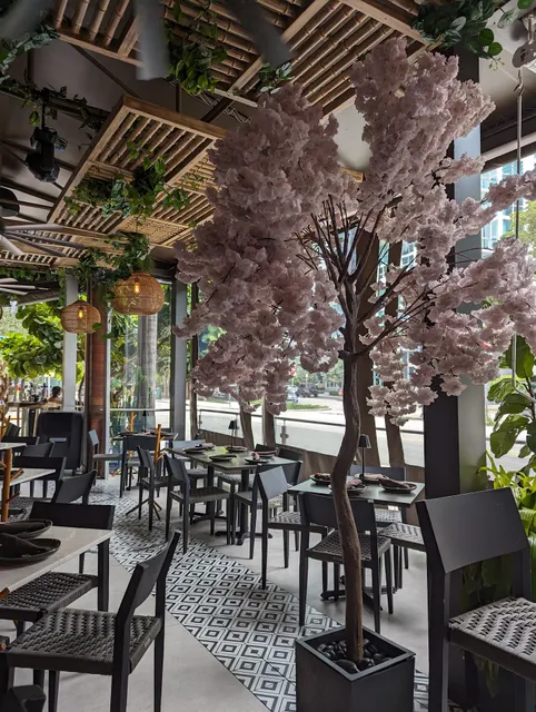 AlmaRosa Restaurant & Lounge