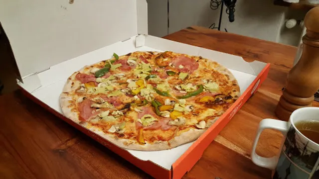 Avanti Bistro, Café, Bar