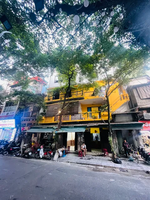 Autumn Hanoi House 61 Bat Su