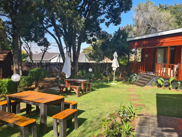 Cozy Cabin / Halfway Gardens Home