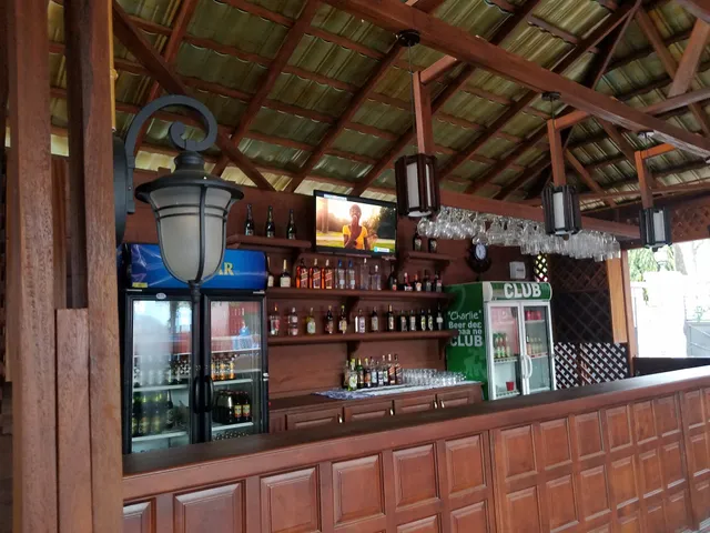 AFRIK GARDENS (Jazz Bar & Restaurant)