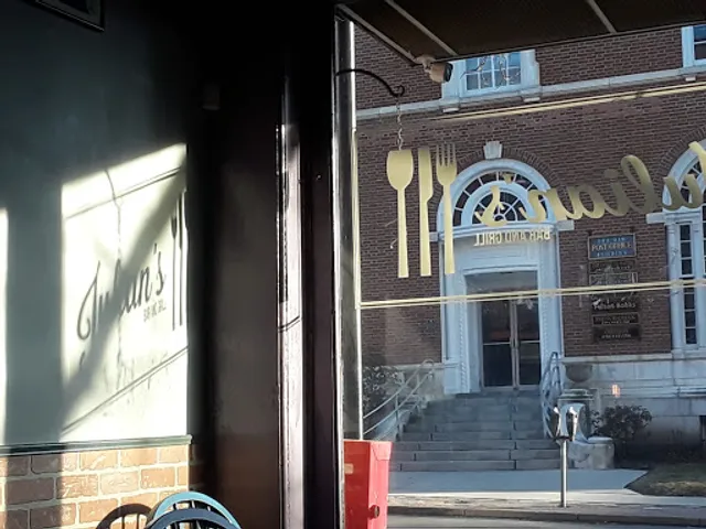 Julian's Bar & Grill