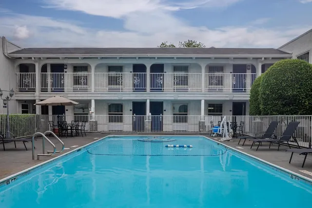 Motel 6 Dallas, TX – Downtown