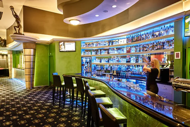 Golden Wave Bar - Gin Bar