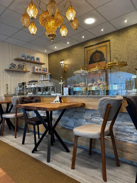 Palace Café & Restaurant