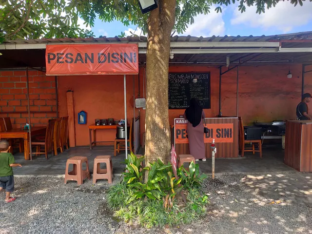 Bebek Goreng Mbah Mangoen Soemarto Gamping