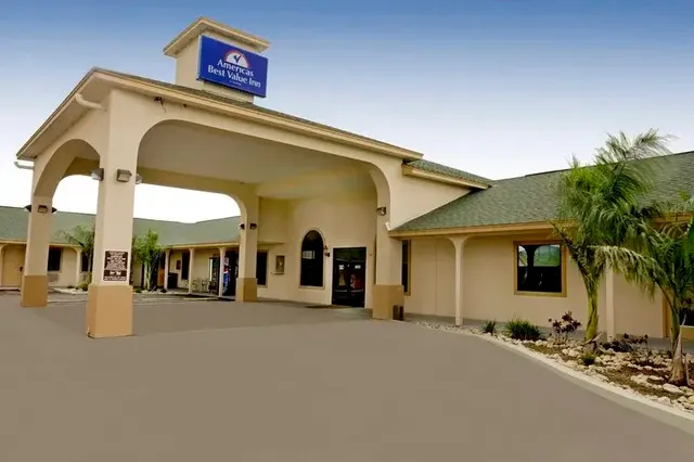 Riviera Inn & Suites