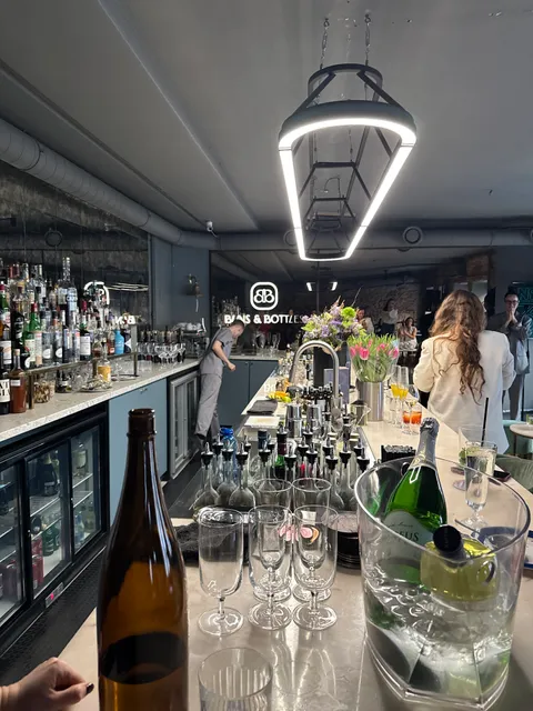 Buns&Bottles cocktail bar