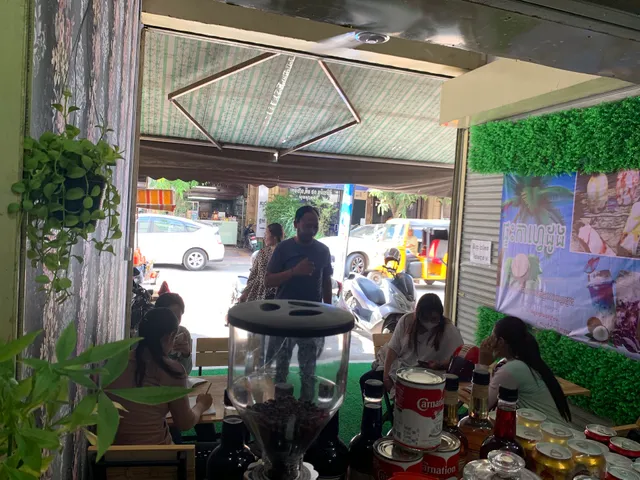 ផ្ទះកាហ្វេដូង (Coconut cafe house)