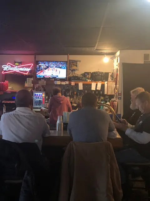 To the Hoop Bar & Grill